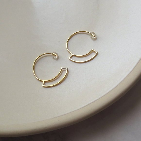 Mini Abstract Artistic Geometric Modern Gold Tone Circle Hoop Earrings - Picture 1 of 4
